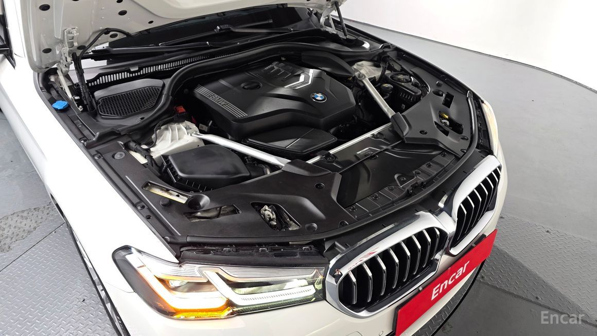 BMW 5 Series - фото 5