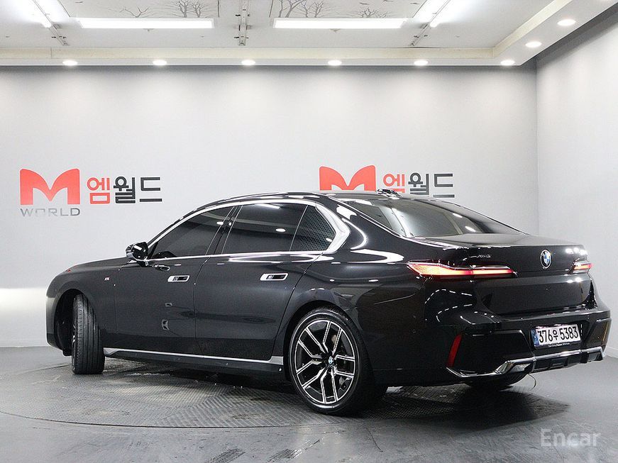 BMW 7 Series - фото 3