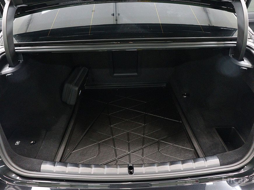 BMW 7 Series - фото 4