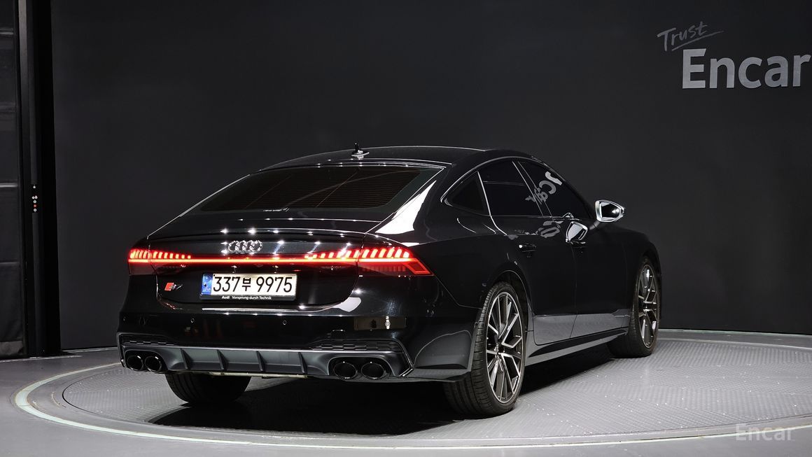 Audi S7 - фото 1