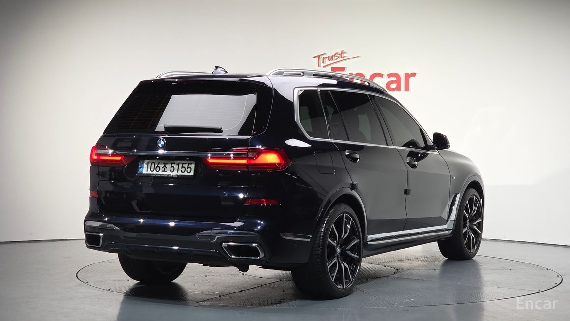 BMW X7 - фото 1