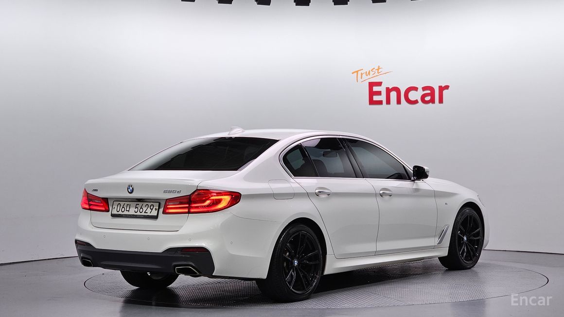BMW 5 Series - фото 1