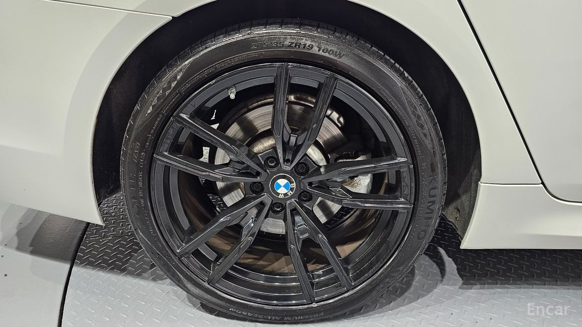 BMW 5 Series - фото 4