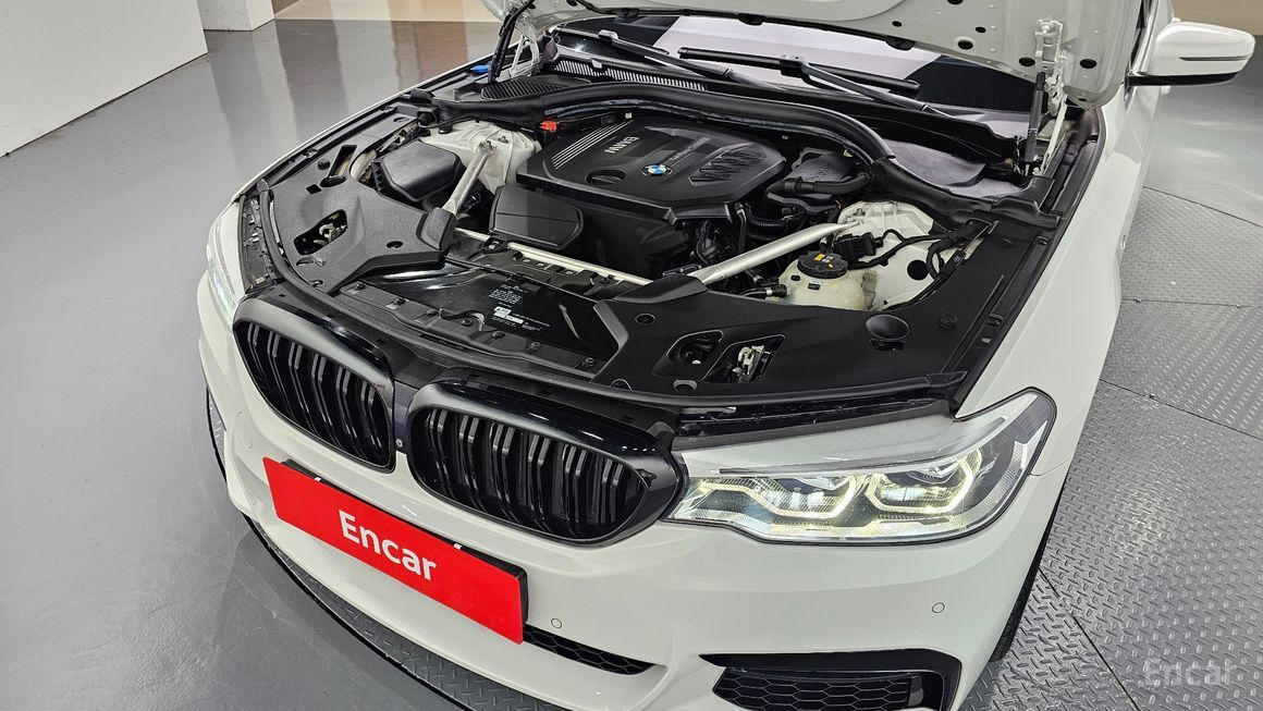 BMW 5 Series - фото 5