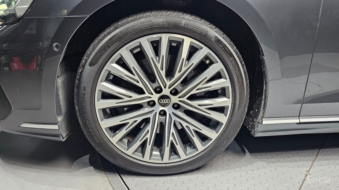 Audi A8 - фото 4