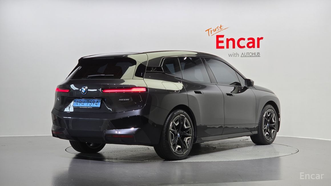 BMW iX - фото 1