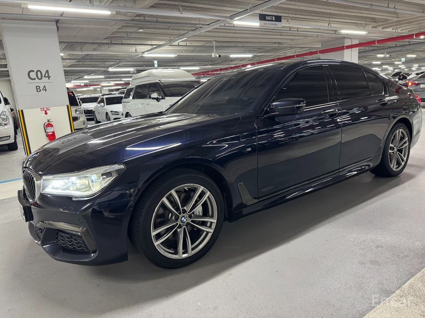 BMW 7 Series - фото 1