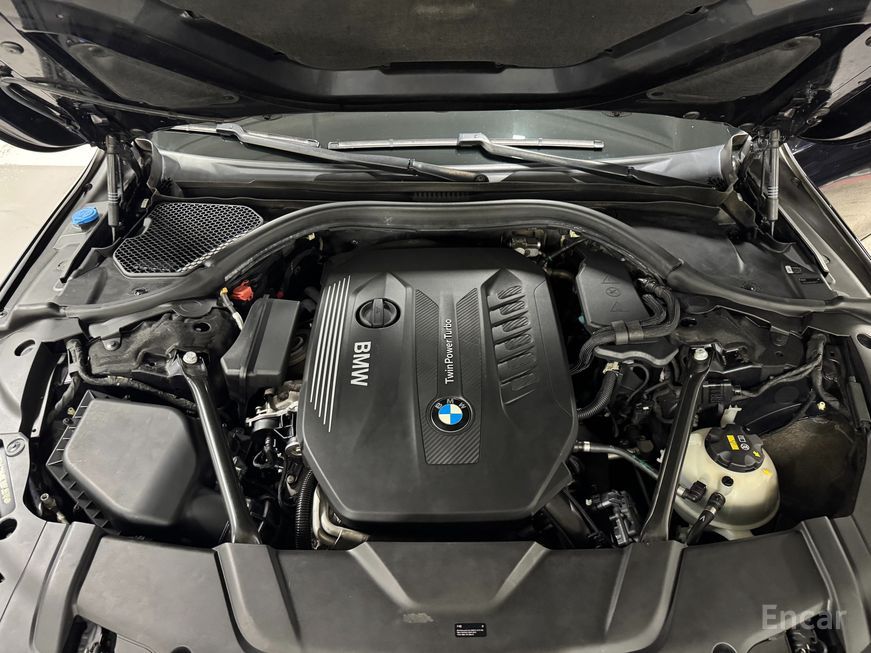 BMW 7 Series - фото 6