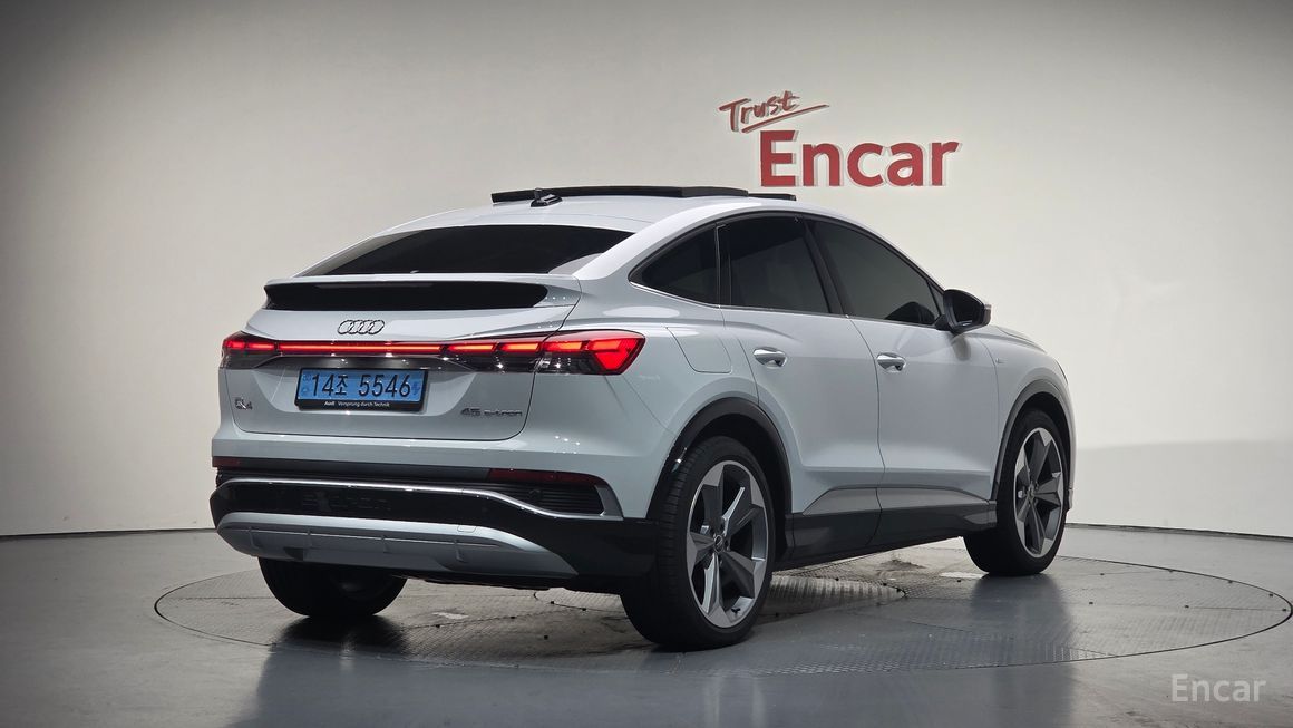 Audi Q4 e-Tron - фото 1