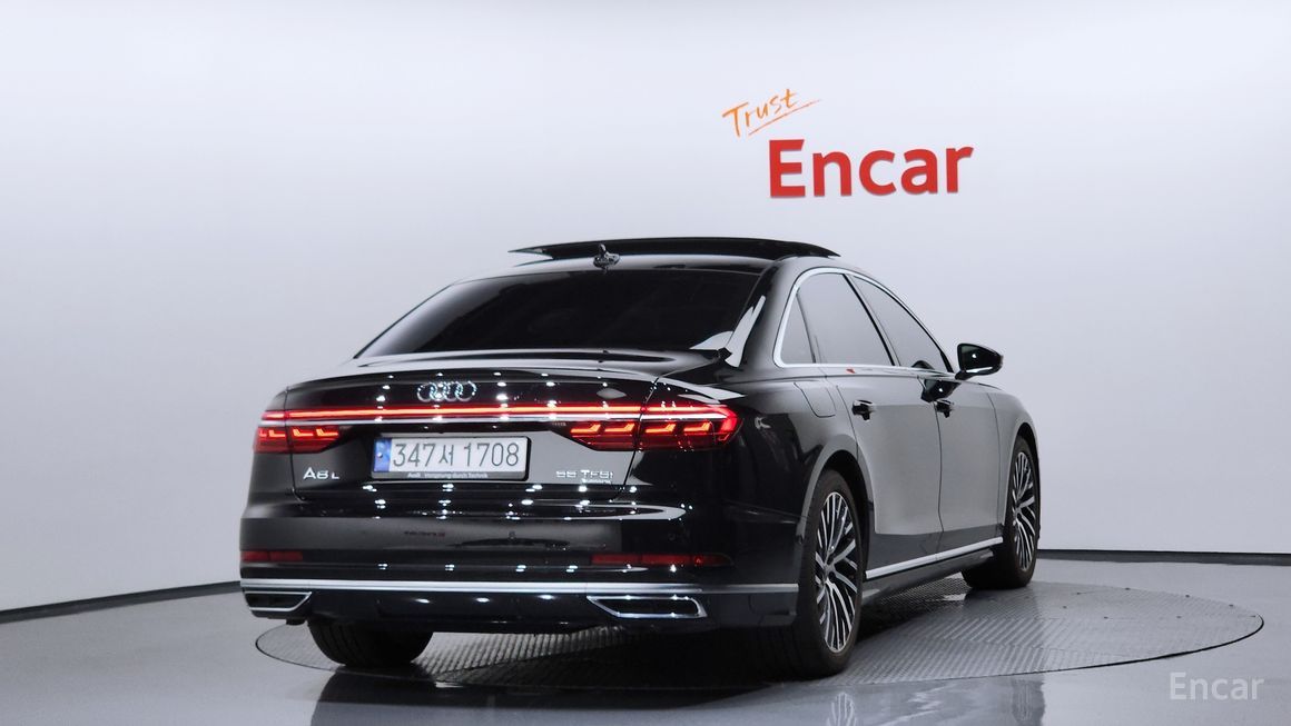 Audi A8 - фото 1