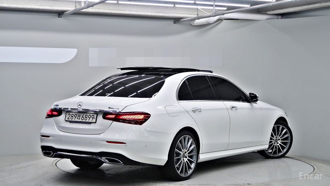 Mercedes-Benz E-Class - фото 1