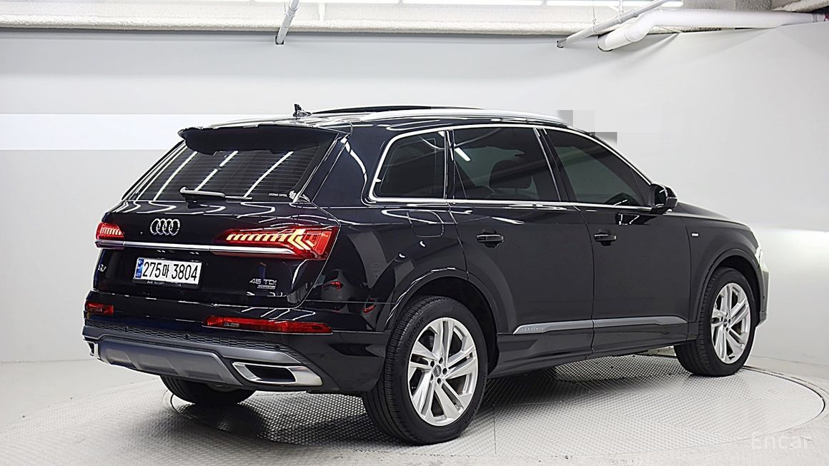 Audi Q7 - фото 1