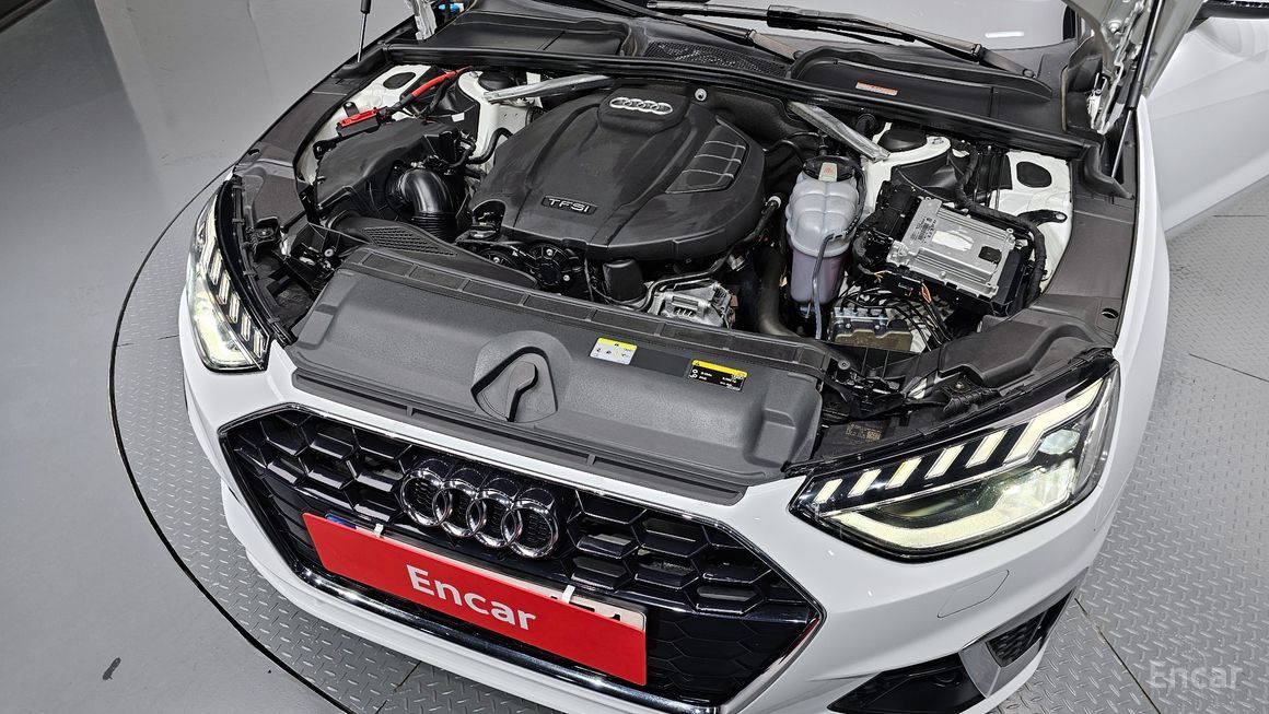 Audi A4 - фото 5