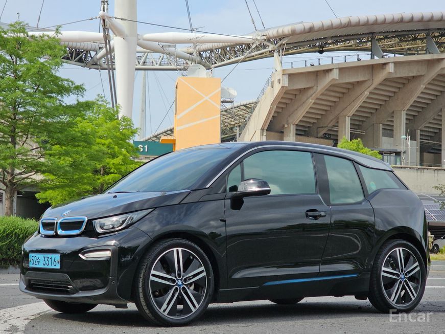 BMW i3 - фото 1