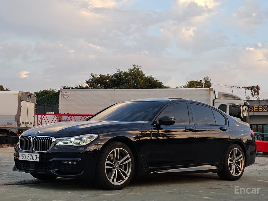 BMW 7 Series - фото 1