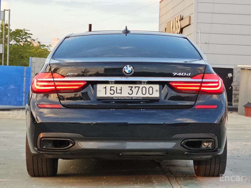 BMW 7 Series - фото 2