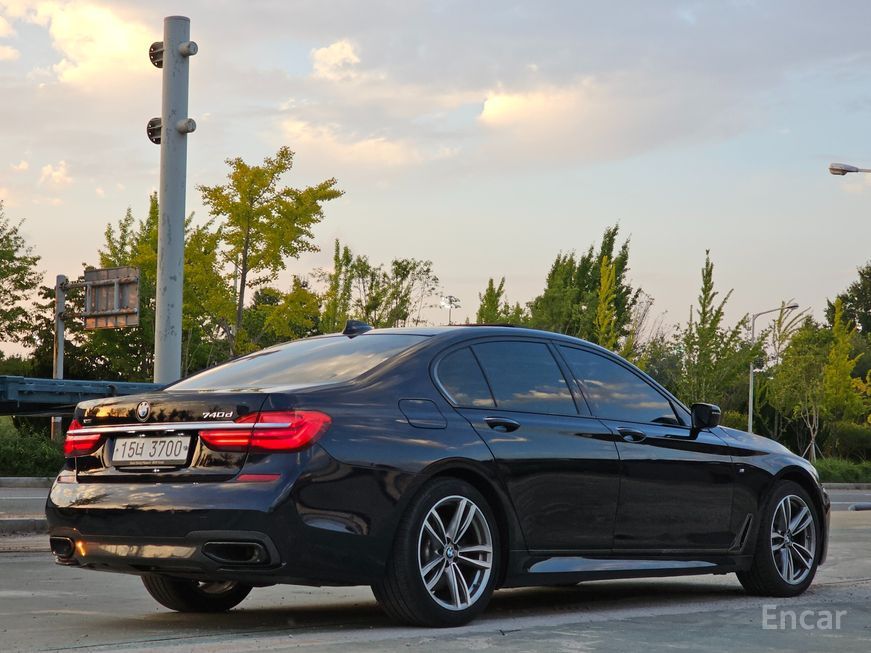 BMW 7 Series - фото 3