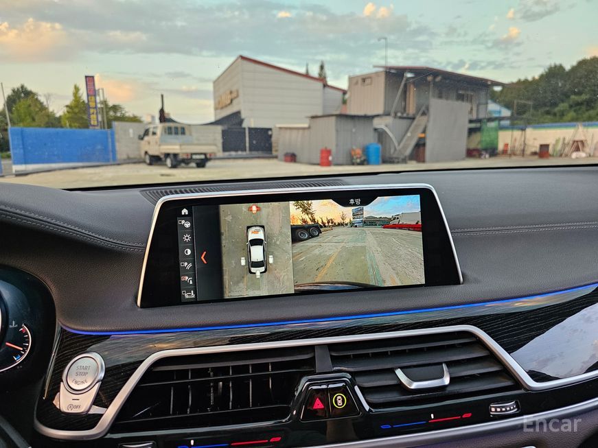 BMW 7 Series - фото 6