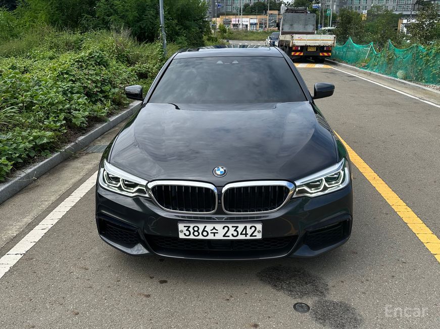 BMW 5 Series - фото 0