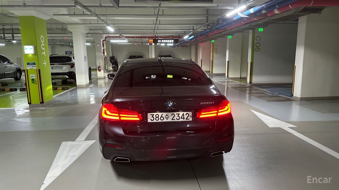 BMW 5 Series - фото 5