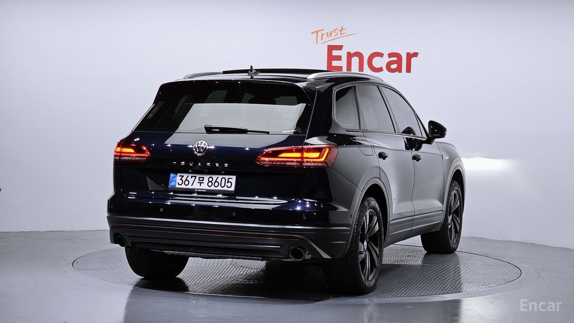 Volkswagen Touareg - фото 1