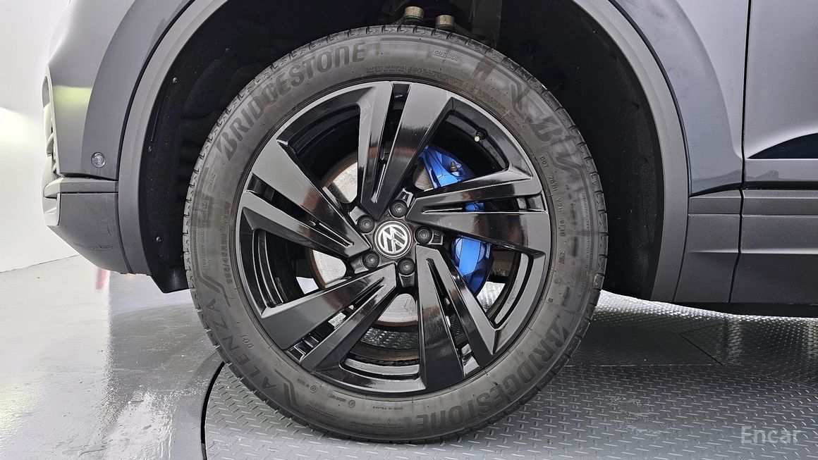 Volkswagen Touareg - фото 4