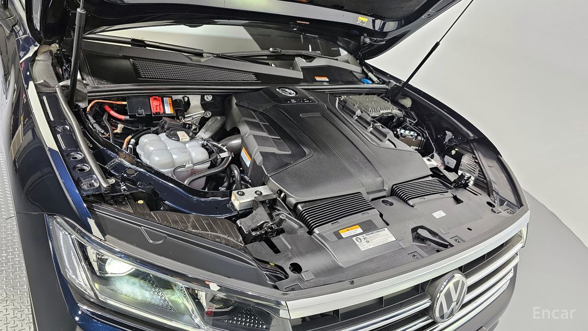Volkswagen Touareg - фото 5