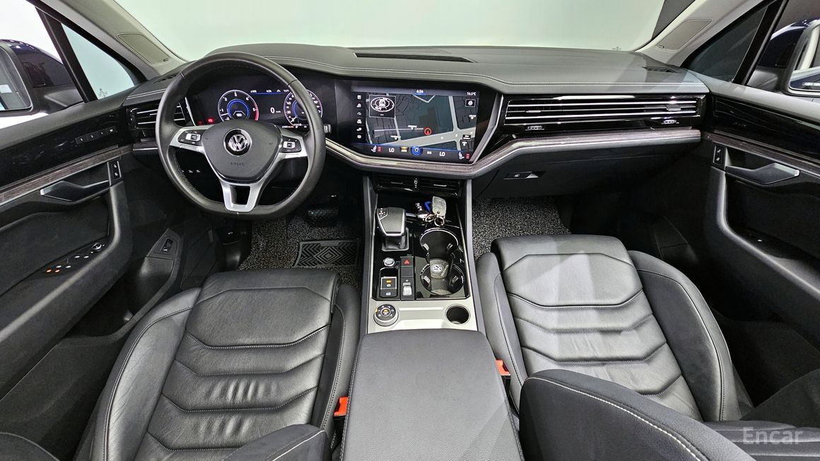 Volkswagen Touareg - фото 6