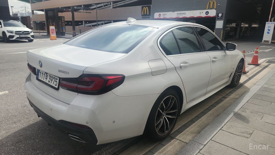 BMW 5 Series - фото 1