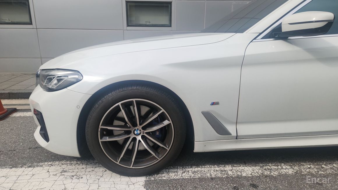 BMW 5 Series - фото 4