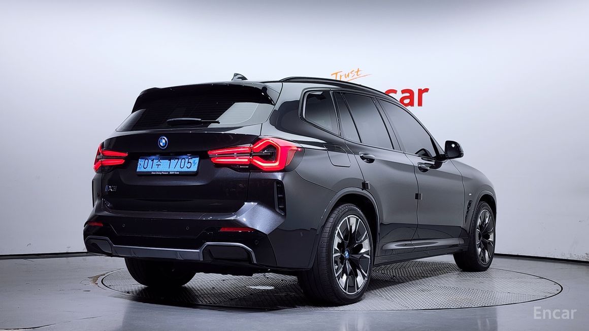BMW iX3 - фото 1