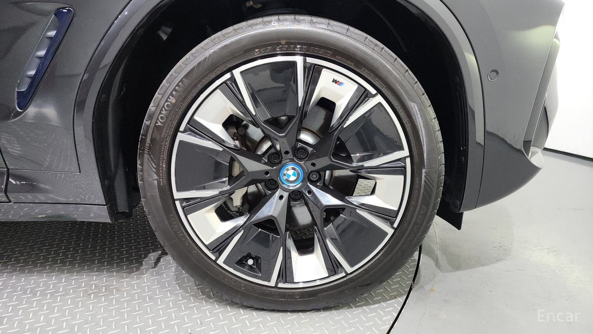 BMW iX3 - фото 4