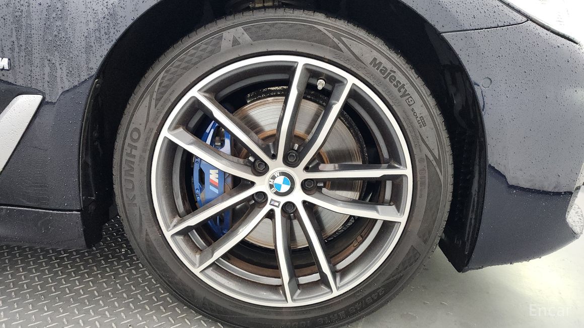BMW 5 Series - фото 4