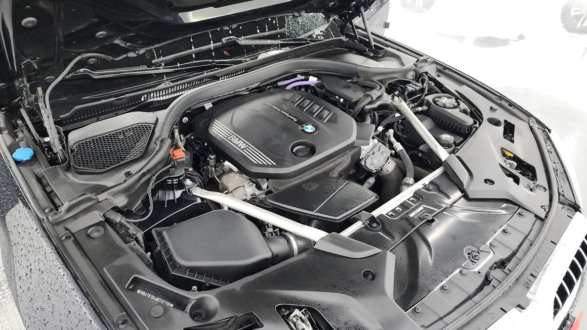 BMW 5 Series - фото 5