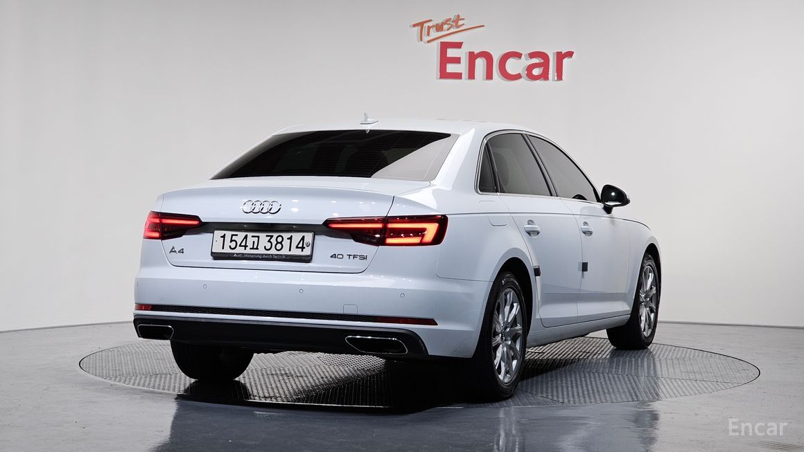 Audi A4 - фото 1