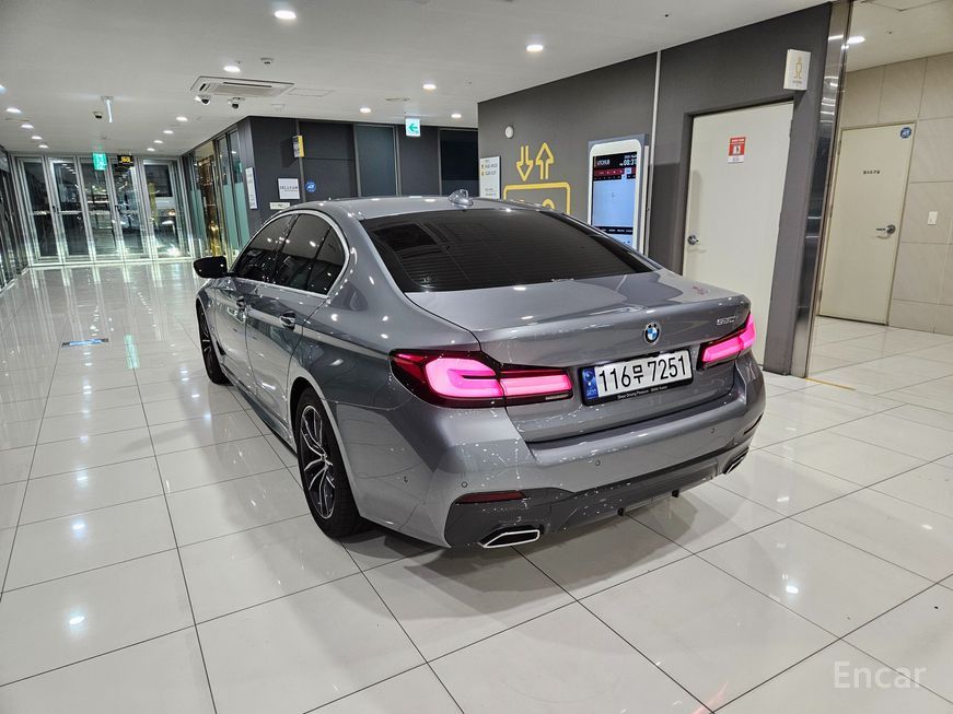 BMW 5 Series - фото 1