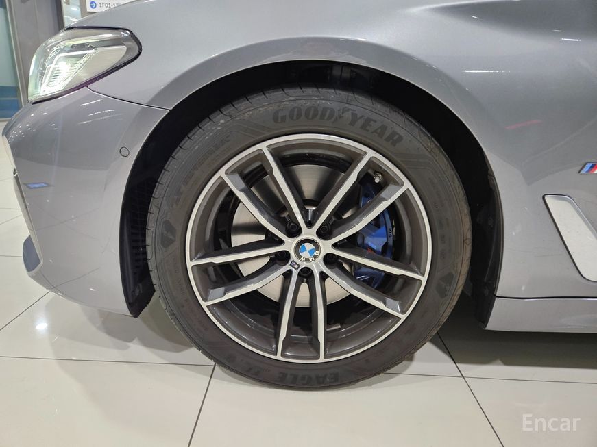BMW 5 Series - фото 4