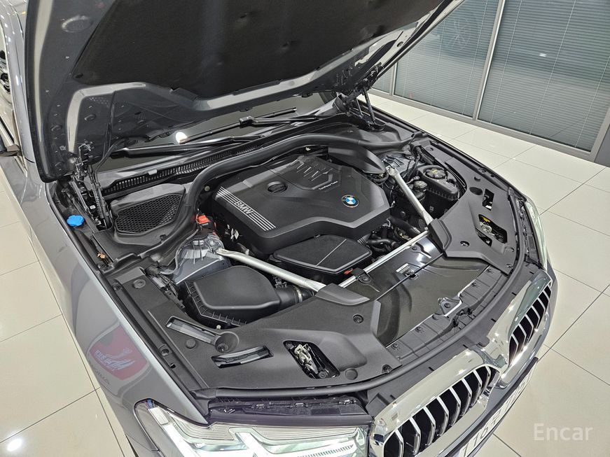 BMW 5 Series - фото 5