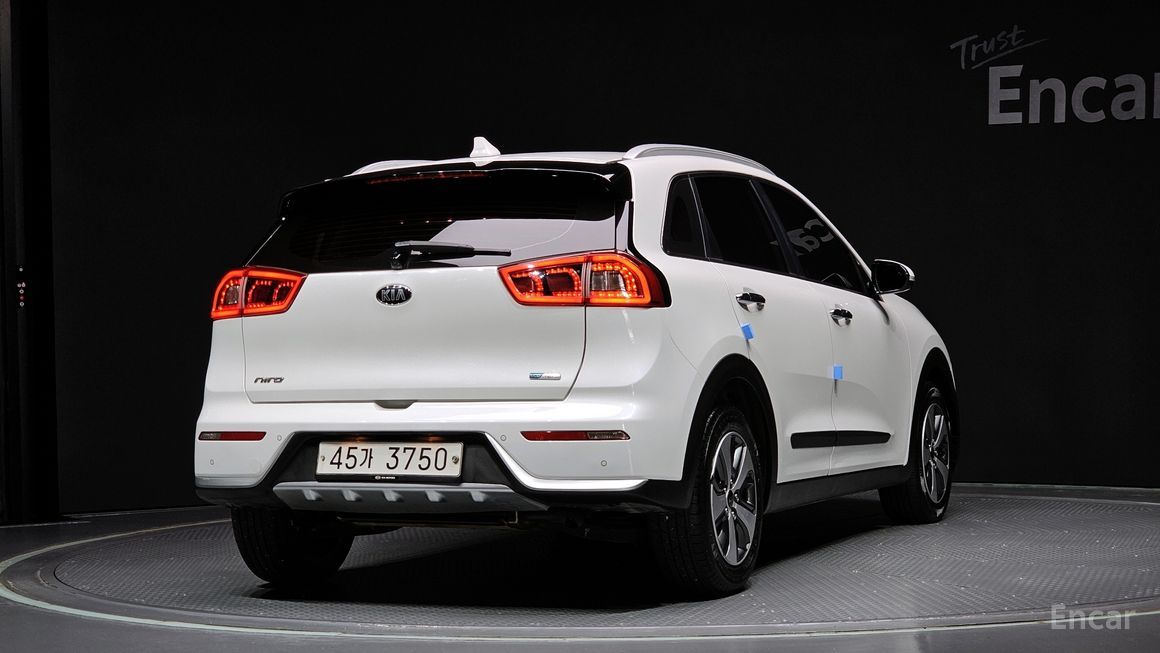 Kia Niro - фото 1