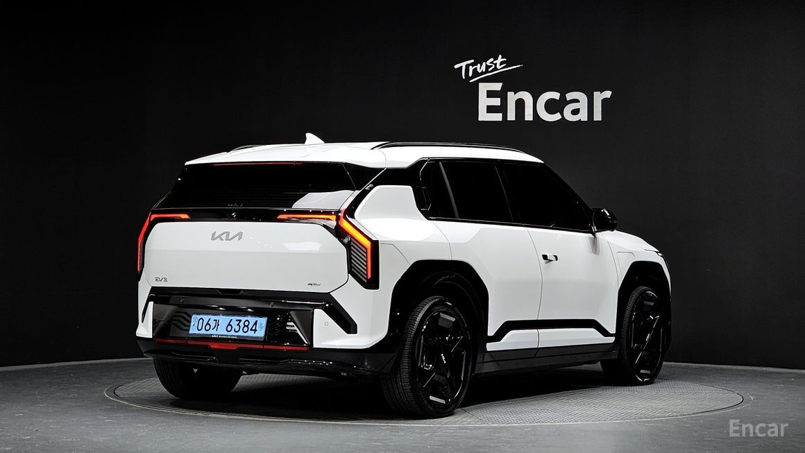 Kia EV3 - фото 1
