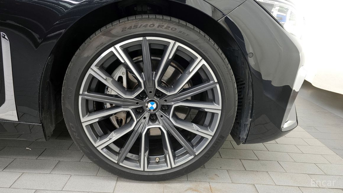 BMW 7 Series - фото 4