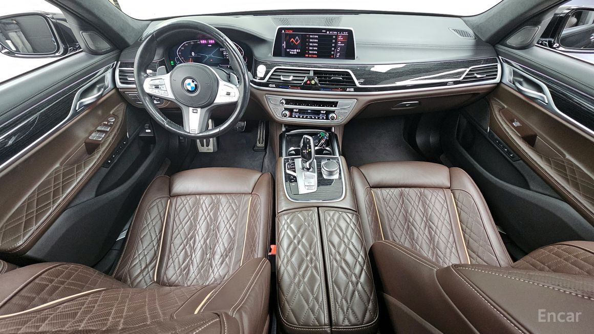 BMW 7 Series - фото 6