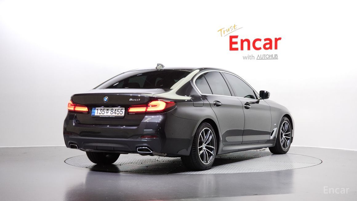 BMW 5 Series - фото 1