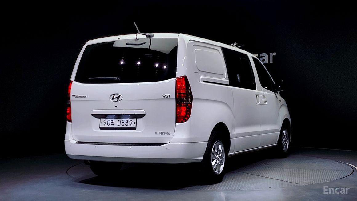 Hyundai Starex - фото 1