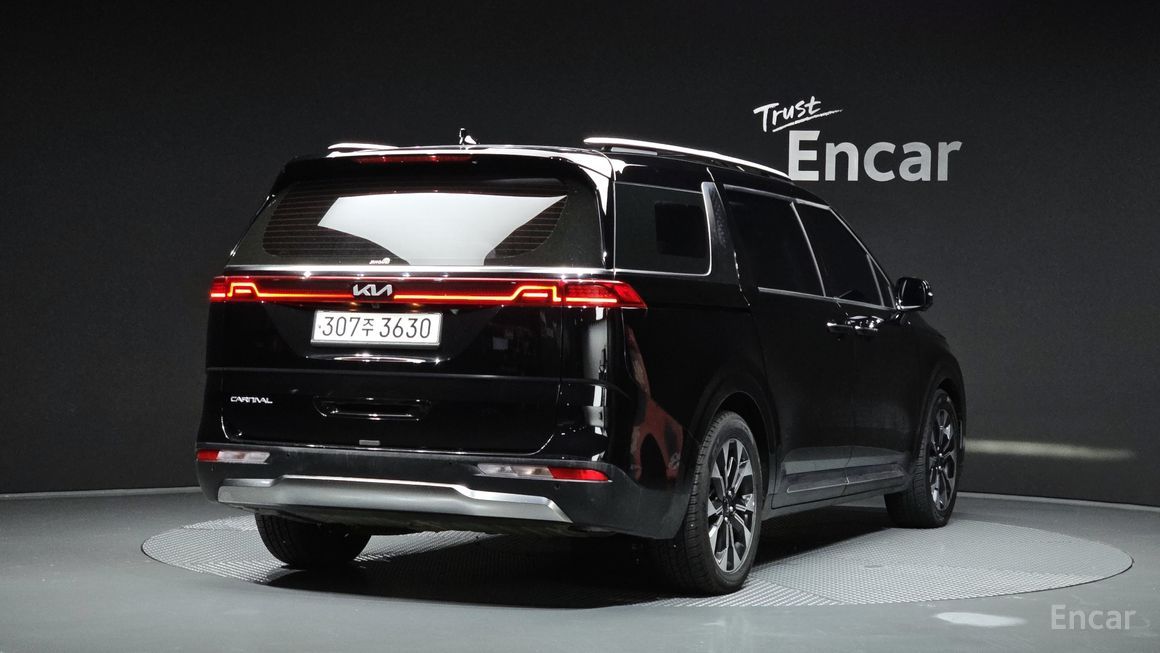 Kia Carnival - фото 1
