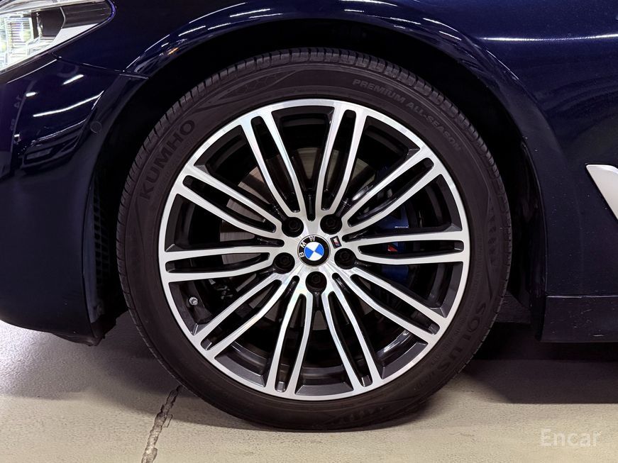 BMW 5 Series - фото 4