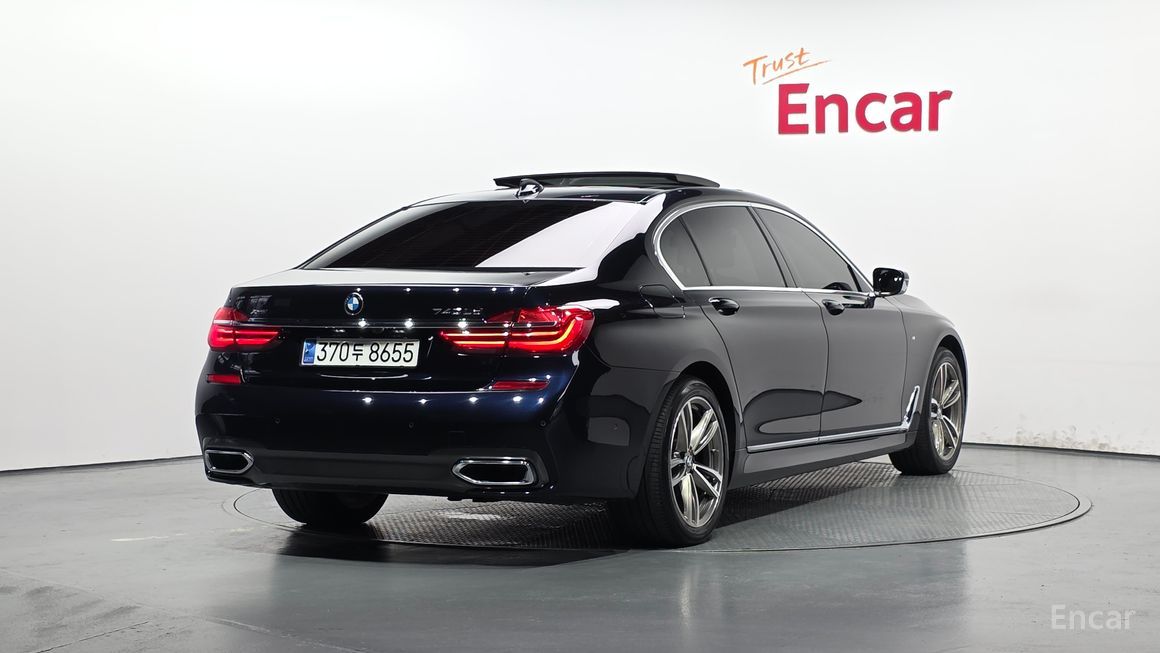 BMW 7 Series - фото 1