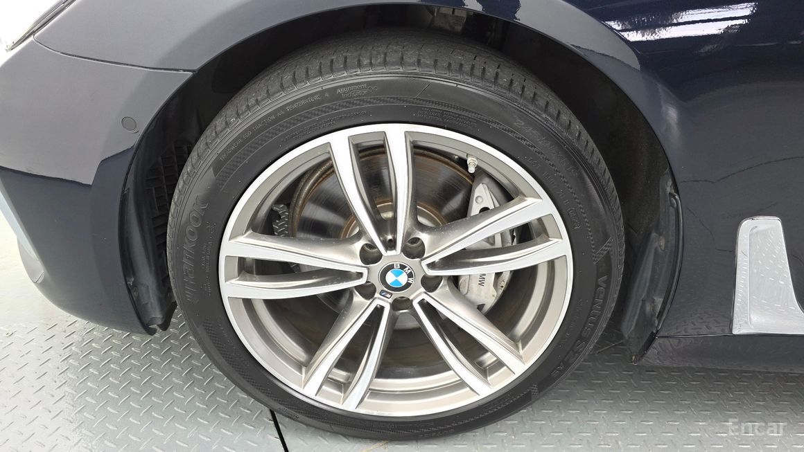 BMW 7 Series - фото 4