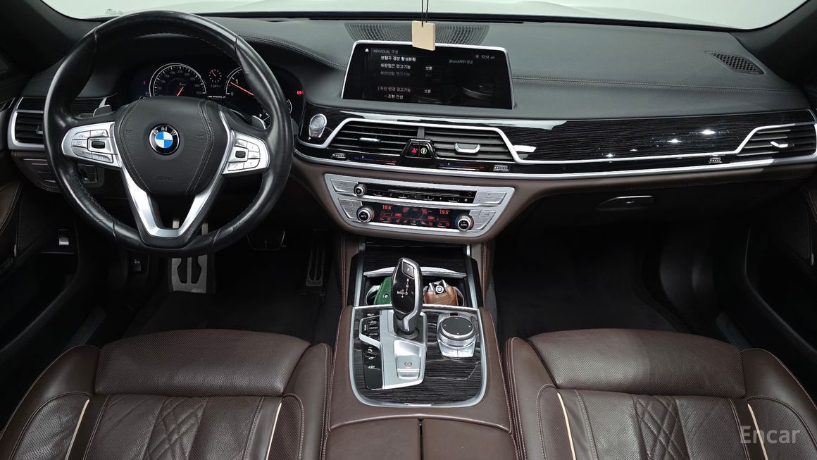 BMW 7 Series - фото 6