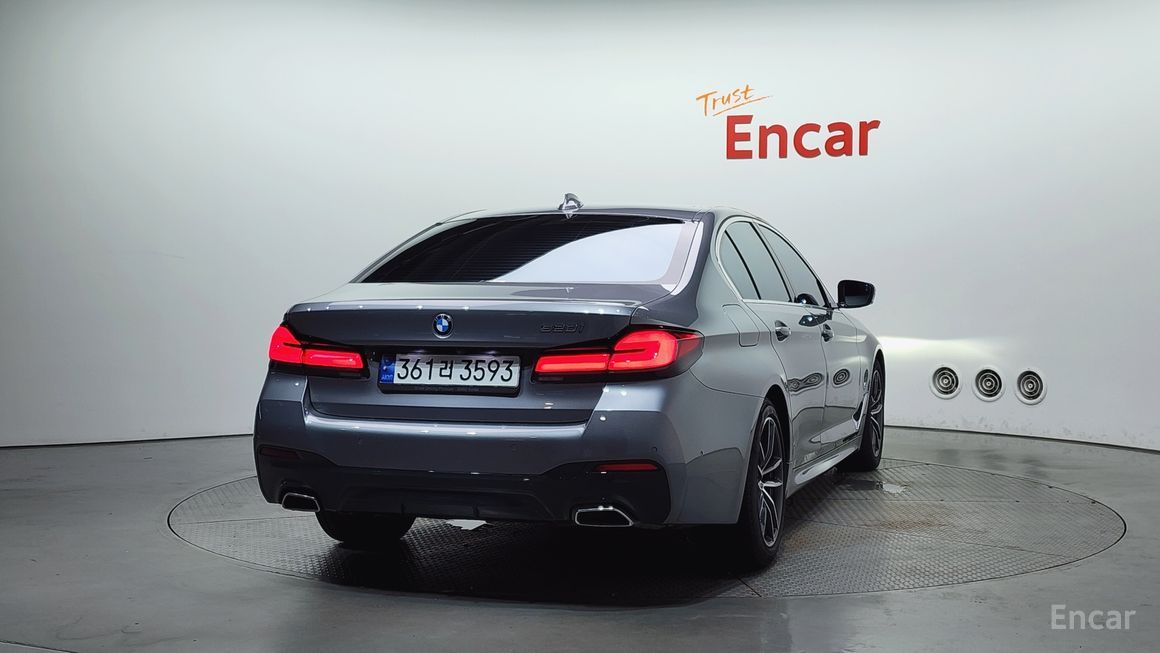 BMW 5 Series - фото 3